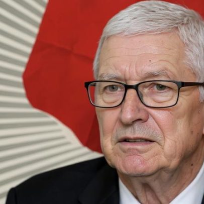 Tim Cook ajuda a salvar a dona do iPhone em 50 anos da Apple