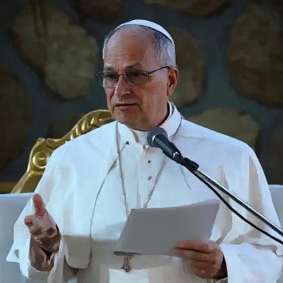 Papa Leão XIV diz que mundo é devastado por tiranos após ser alvo de Trump