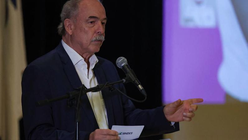 Na Mesa com Datena recebe Aloizio Mercadante, presidente do BNDES