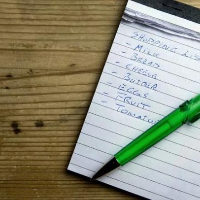 Quem escreve lista de compras no papel tem traço raro, diz estudo