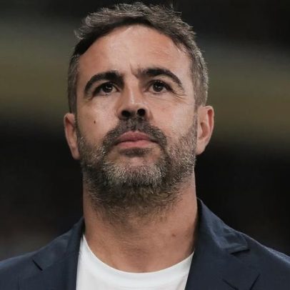 Torcida do Cruzeiro envia recado a Artur Jorge após empate na Copa do Brasil