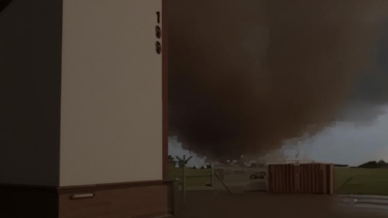 EUA: tornado em Oklahoma arranca telhados e derruba postes de energia
