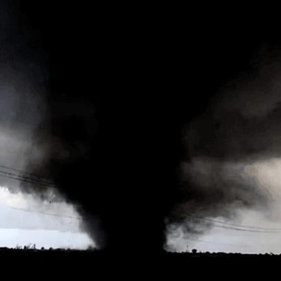 Tornados devastam cidade nos EUA e deixam 10 feridos