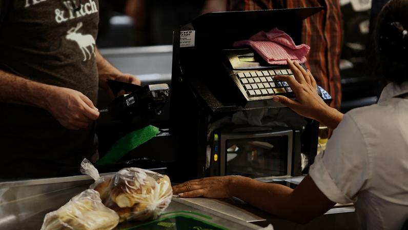 Imagem colorida de caixa de supermercado