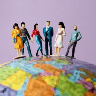 BRICS trabalham mais horas que o resto do mundo; Brasil fica entre os 5