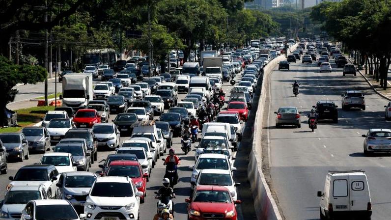 Trânsito intenso na avenida Tiradentes, na região da Luz, em São Paulo