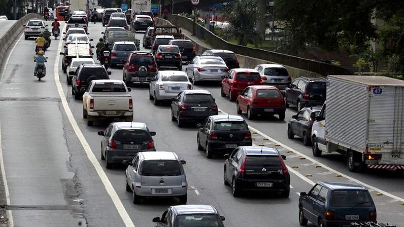 com o tempo, todo espaço viário disponível estimulará sua ocupação até o limite da saturação, diz o articulista