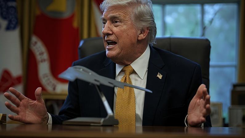 “Esses tratamentos estão atualmente em estágios avançados de testes clínicos para garantir que sejam seguros e eficazes para o paciente americano”, disse Donald Trump em cerimônia no Salão Oval da Casa Branca