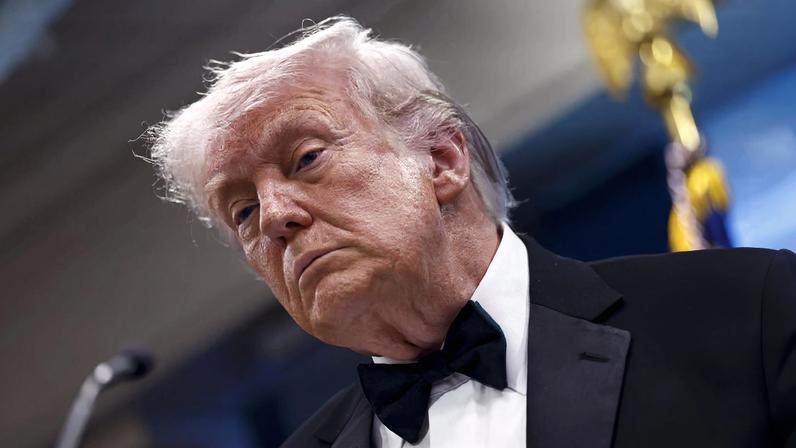 O presidente dos EUA, Donald Trump, falando com a imprensa após o atentado de sábado. (Foto: WILL OLIVER/EFE/EPA)