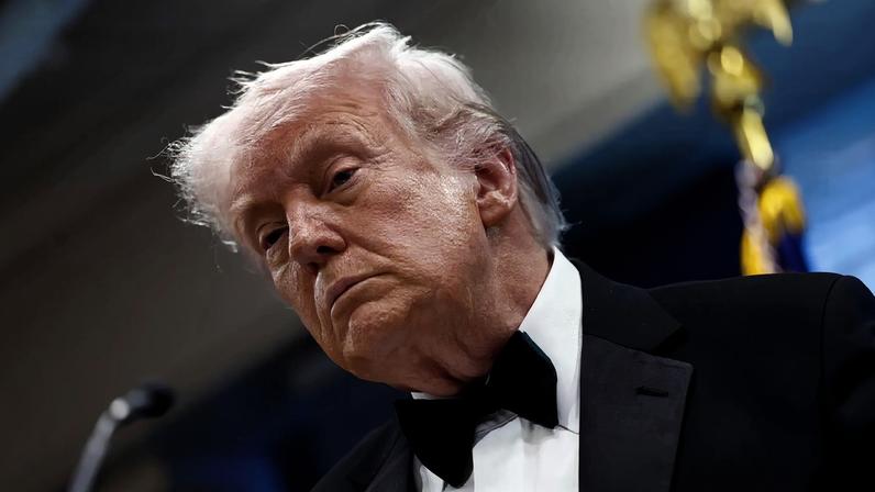 O presidente dos EUA, Donald Trump, falando com a imprensa após o atentado de sábado. (Foto: WILL OLIVER/EFE/EPA)