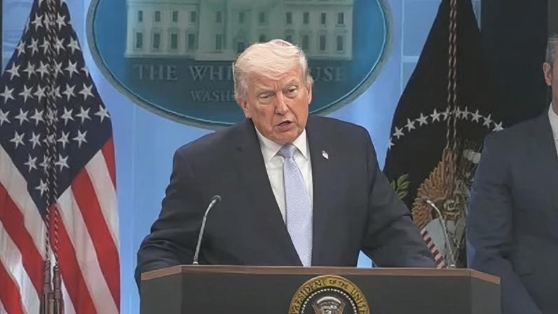 Trump durante coletiva de imprensa na Casa Branca nesta segunda-feira (6)