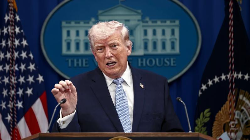 Investigação com base na Seção 301 pode levar o governo de Donald Trump a impor novas tarifas aos produtos brasileiros. (Foto: EFE/EPA/Jim Lo Scalzo)