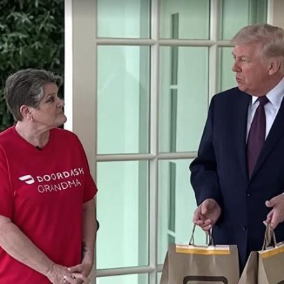 Trump faz entrega na Casa Branca para divulgar política fiscal