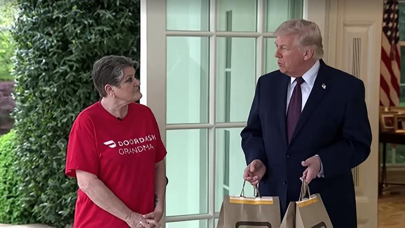 Trump manda entregar delivery de fast-food na Casa Branca para promover ausência de imposto sobre gorjetas