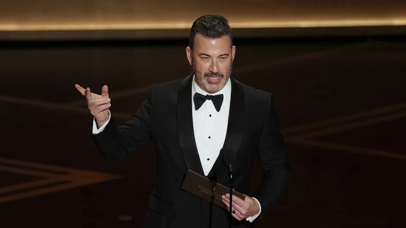O apresentador e comediante Jimmy Kimmel durante a última cerimônia do Oscar, em Los Angeles, em março (Foto: CHRIS TORRES/EFE/EPA)