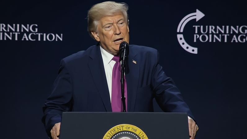 Trump durante o comício em Phoenix, no Arizona | Reprodução/YouTube