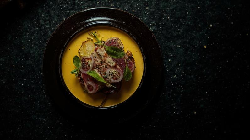 O Atum amarillo, criação do chef Pedro Godoy no restauarnte Voar