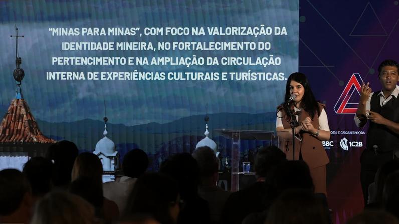 A secretária-adjunta de Cultura e Turismo, Josiane de Souza, durante o lançamento do Minas Essencial