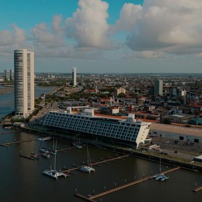 Hotel em formato de navio oferece hospedagem em Recife