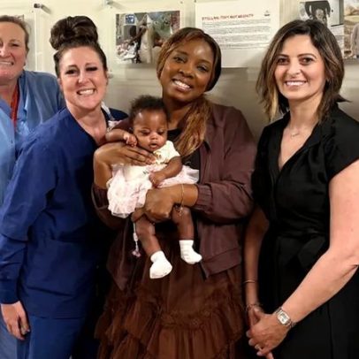 Bebê de 400 g recebe alta após 172 dias na UTI neonatal