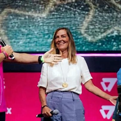 Laís Souza volta a ficar em pé e emociona em homenagem à cientista brasileira