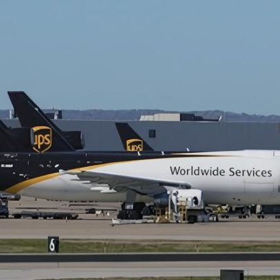 UPS aborta pouso em Louisville após avião de pequeno porte cruzar pista