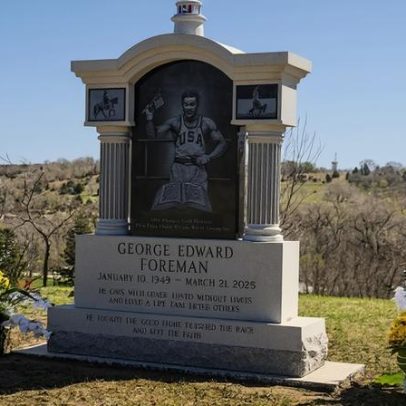 George Foreman é sepultado no Iowa, inspirado pela visita pacífica de 1988