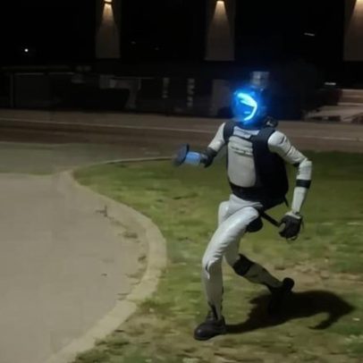 Robô humanoide persegue javalis em Varsóvia