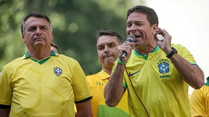 Ex-chefe de inteligência Ramagem é liberado após prisão migratória