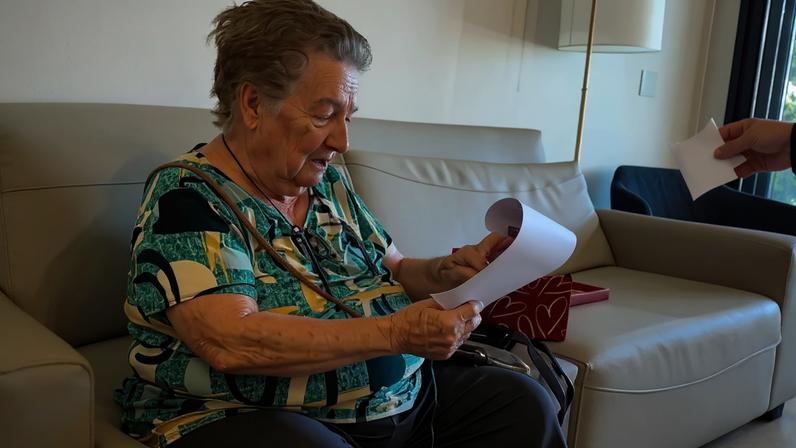 Idosa viraliza ao ganhar ingressos para show do BTS no Brasil
