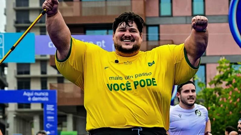 Júlio Mamute comemora conclusão de maratona na Europa: 'O chão tremeu'