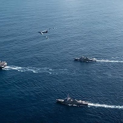 EUA enviam terceiro porta-aviões ao Oriente Médio, dizem especialistas