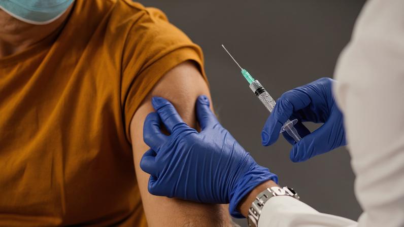 Vacina contra o VSR é liberada para maiores de 18 anos — Foto: Freepik