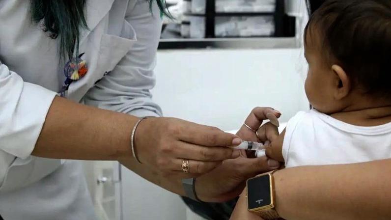 O vírus sincicial respiratório (VSR) é apontado como a principal causa de internações de bebês menores de 2 anos no Brasil