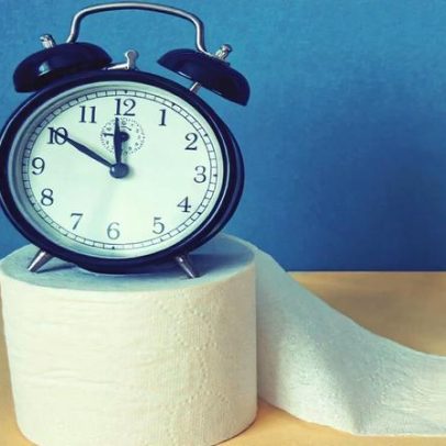 Acordar à noite para urinar pode ser sinal de alerta
