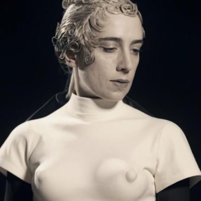 Schiaparelli: Fashion Becomes Art reúne 400 criações no V&A