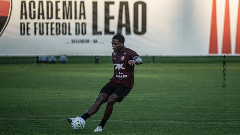 Cacá em treino do Vitória — Foto: Victor Ferreira / EC Vitória