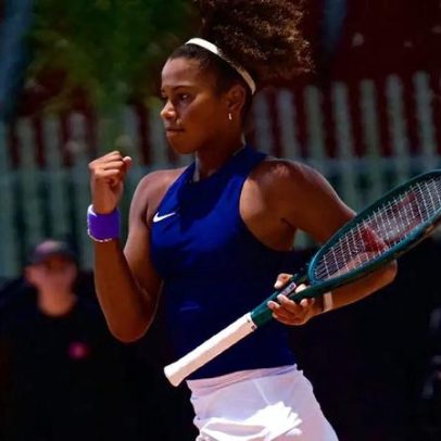 Brasileira Victória Barros, 16, vence estreia em simples na BJK Cup