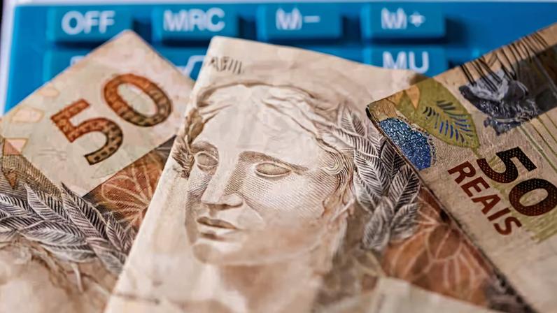 Brasileiros têm dívidas não só com bancos, mas também com amigos e familiares — Foto: g1