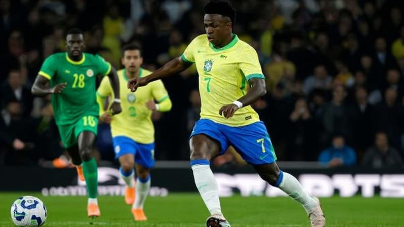 Vini Jr. em atuação pela seleção brasileira