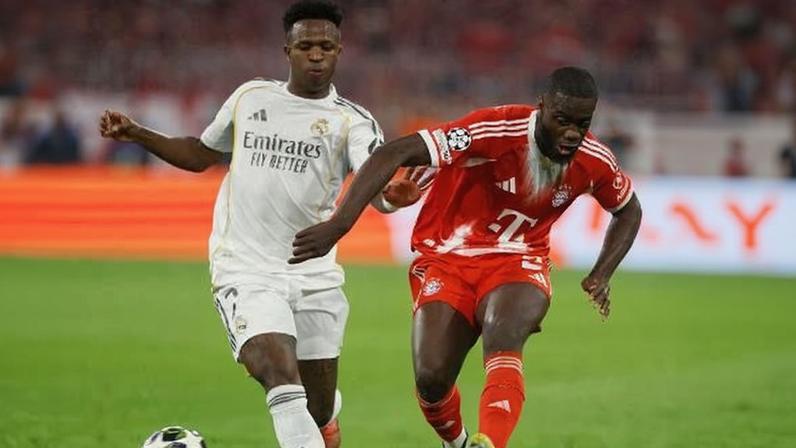 Vini Jr e Upamecano em disputa durante Bayern de Munique x Real Madrid, pela Liga dos Campeões