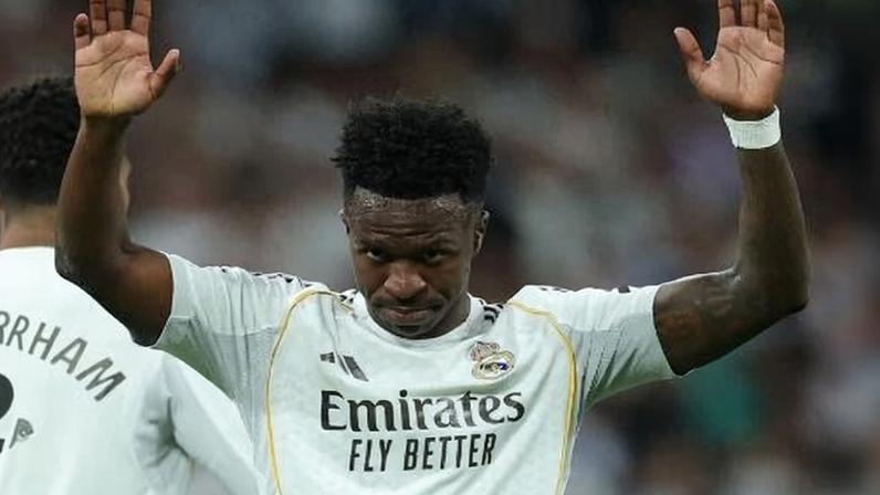 Vini Jr pede desculpa para torcida do Real após gol contra o Alavés, pelo Campeonato Espanhol