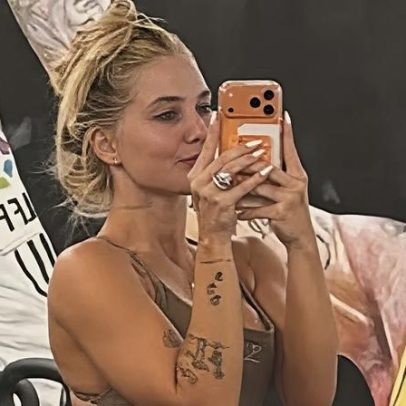 Virginia usa macacão nude em mansão de Vini Jr.
