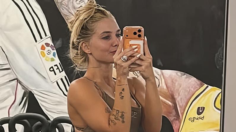 Virginia malha com macacão nude em mansão de Vini Jr.