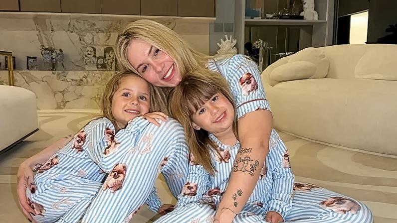 Virginia e as filhas, Maria Flor e Maria Alice