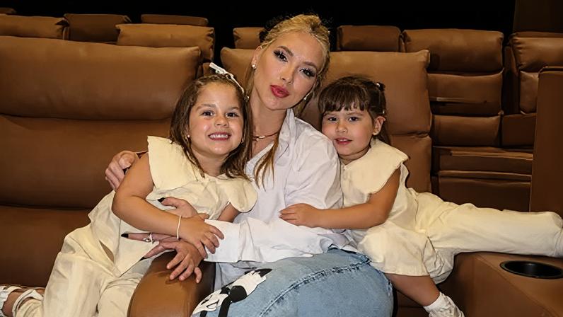 Virginia Fonseca com as filhas Maria Alice e Maria Flor