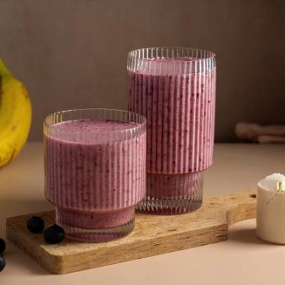 Três receitas caseiras de vitamina pré-treino com proteínas