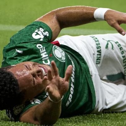 Vitor Roque sofre lesão e sai aos 15 minutos no retorno