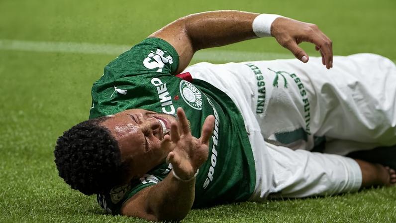 Vitor Roque se machucou durante Palmeiras x Jacuipense, jogo da Copa do Brasil
