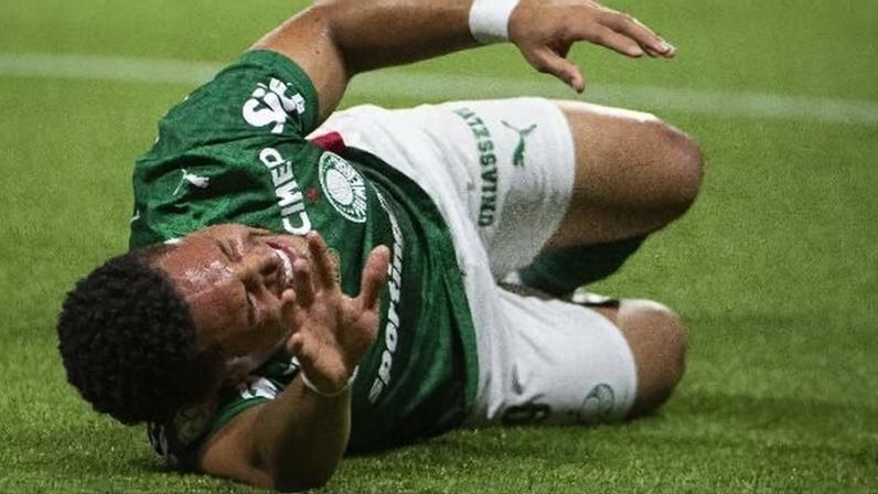 Vitor Roque durante partida do Palmeiras na Copa do Brasil
